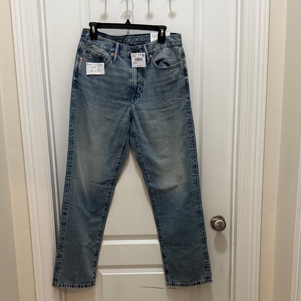 American Eagle Outfitters Light Blue Loose Jeans. 29x32 NWT